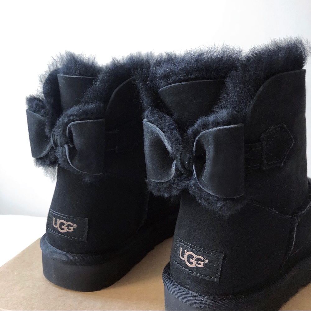 NEW UGG Naveah Black Boots with bow
